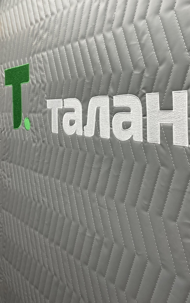Защита лифта панелями Защитная панель Коверлифт с зелёным логотипом Талан — Хабаровск