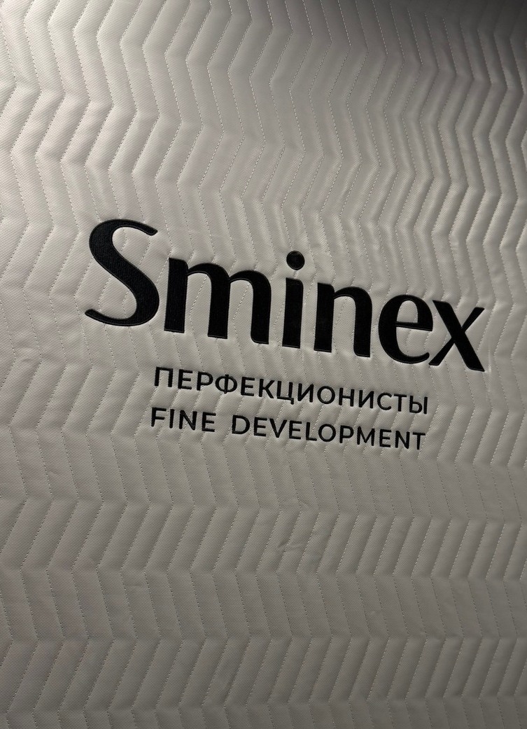 Защитная панель Коверлифт с логотипом Sminex в лифте ЖК Foriver