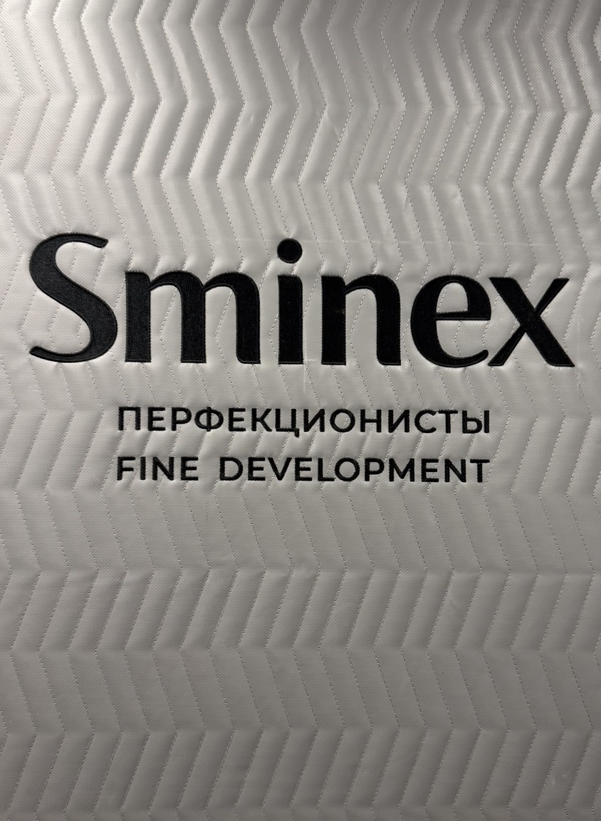 Защитная панель Коверлифт с логотипом Sminex в лифте ЖК Foriver